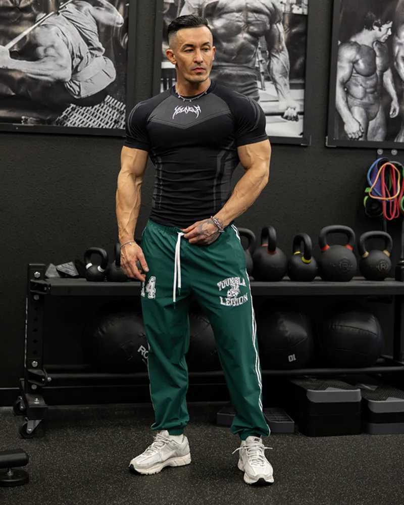 New American Summer T-shirt Mens Sense Of Strength And Fashion Style Bodysuit Jogger Outdoor High Stretch Running Shirt X250607