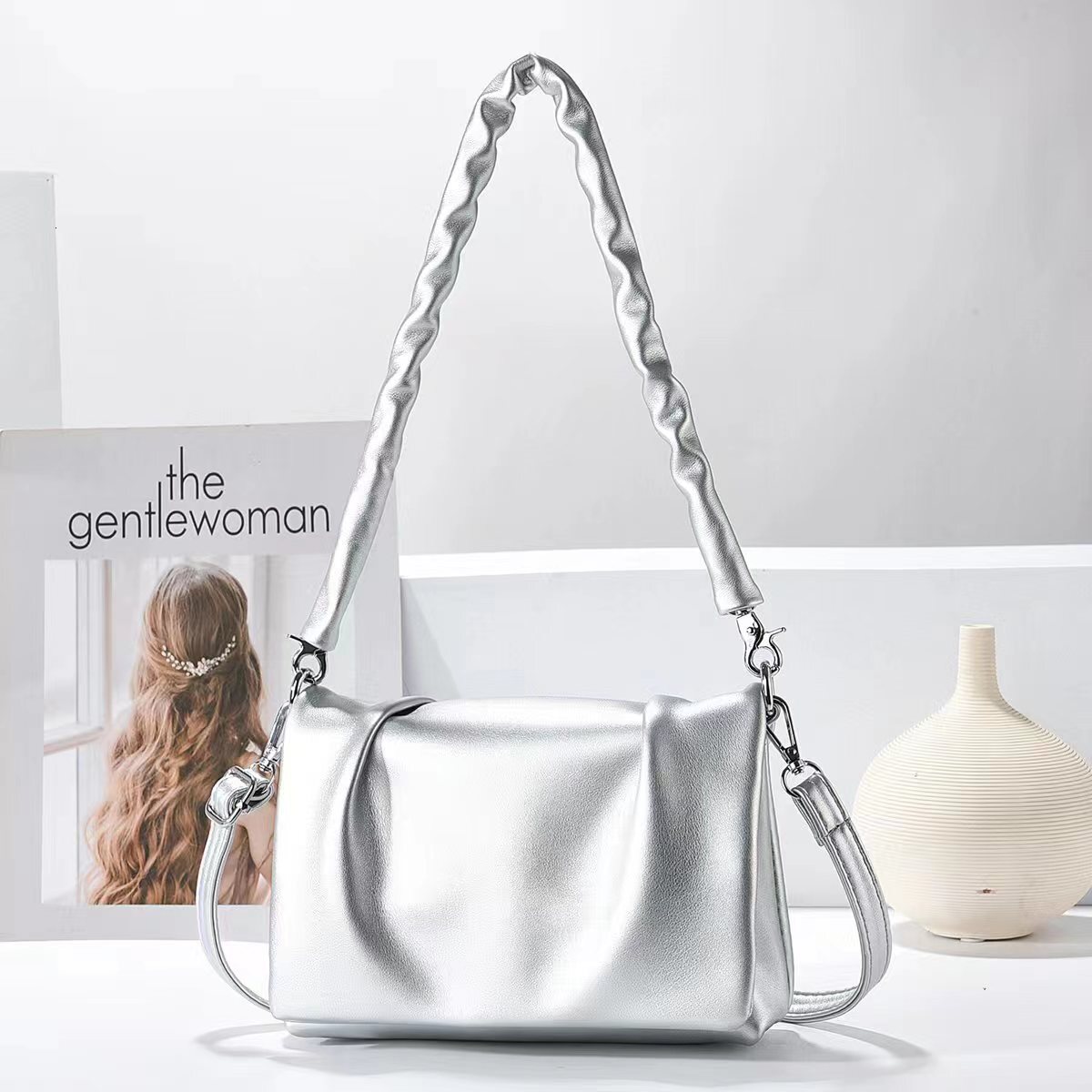 High Quality New Style Premium Underarm Bag Soft Leather Shoulder Bag Simple Versatile Travel High-end Sense Women's Bag Fashion Bags New Free De