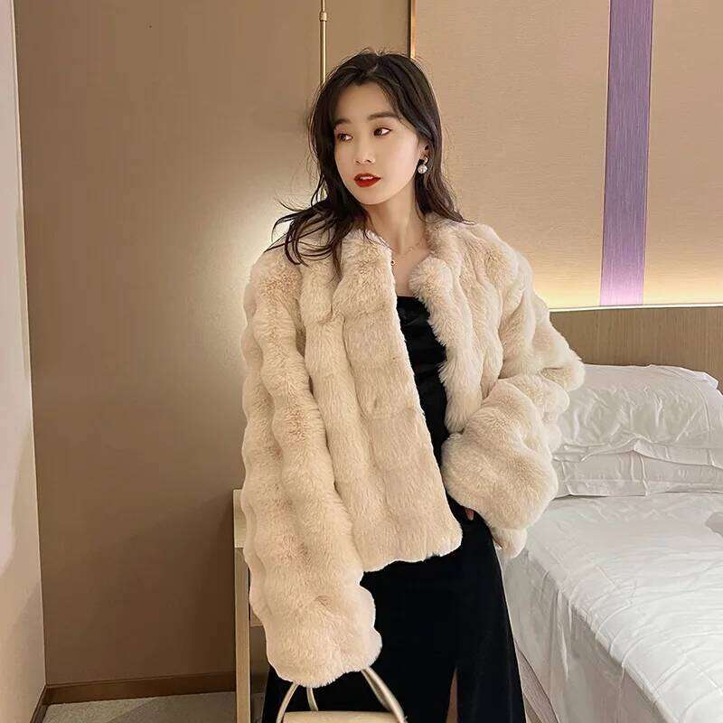 White Coat for Women Autumn Winter New Style Imitation Fur Plush Collarless Short Top Warm and Trend luanyun