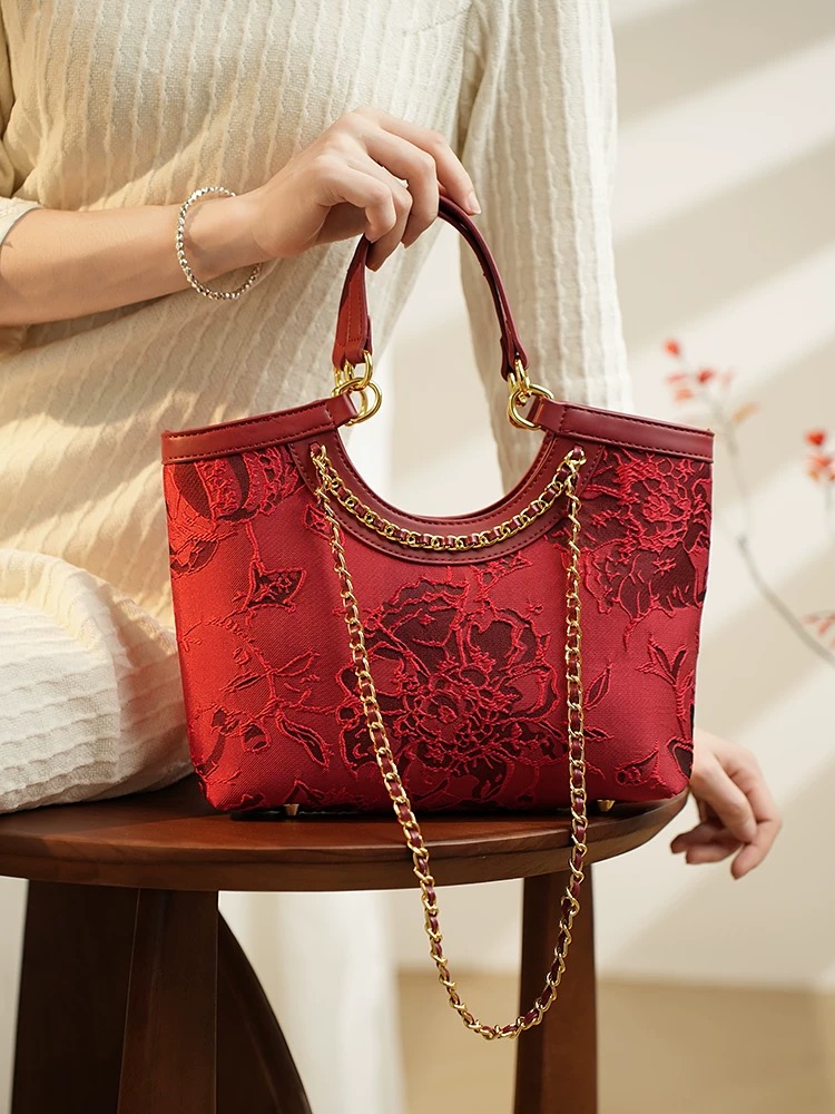 Chic Decorative Wine-Colored Clutch with Reliable Fabric Strap Suitable for Special Occasions