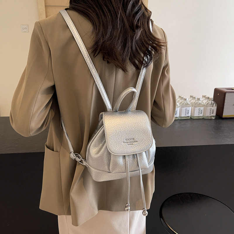 designer Minimalist Versatile Niche Design Women's Backpack 2025 New Trendy Casual Small Backpack Fashionable Travel Small School Bag