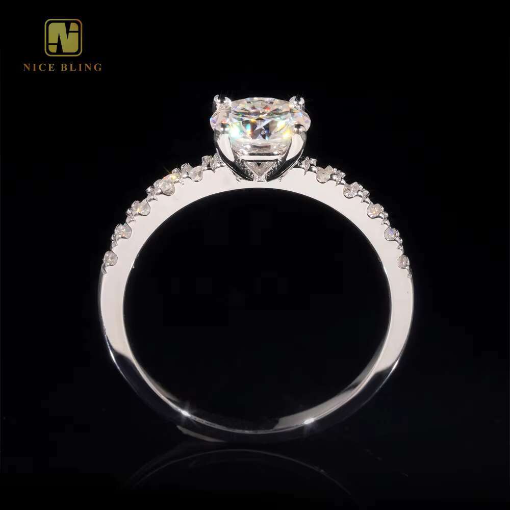 Women Moissanite Jewelry Solid Gold Silver Trendy Moissanite Wedding Ring 4 Claws Round Brilliant Cut Moissanite Wedding Ring