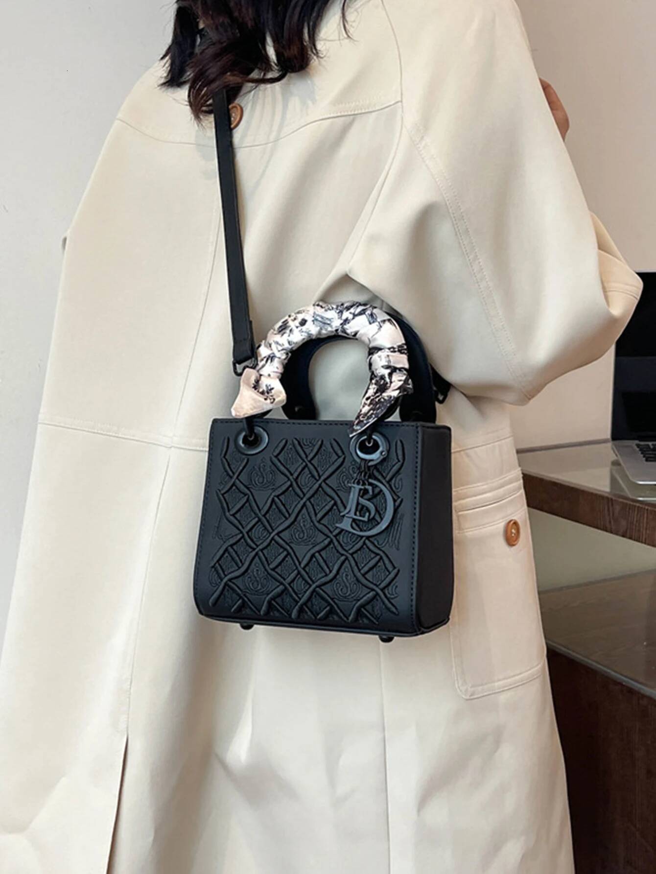 Small And Niche High-End Daifei Handbag For Women 2024 Fashionable New Dia Grid Handbag, Single Shoulder Crossbody Bag, Chri
