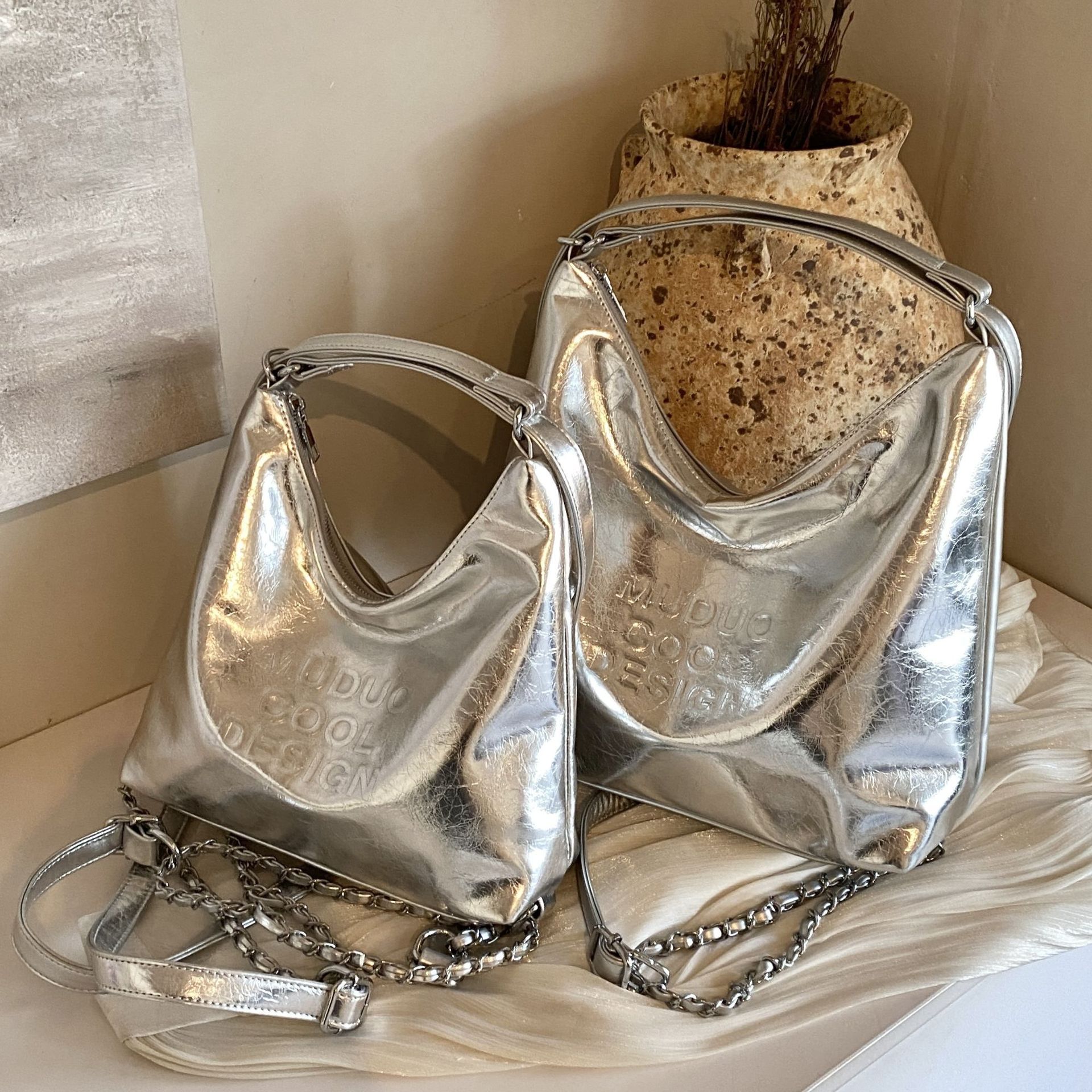 designer Large Capacity Fashion Handbag for Women 2025 New Commuter Tote Bag Oil Leather Simple Shoulder Underarm Bag