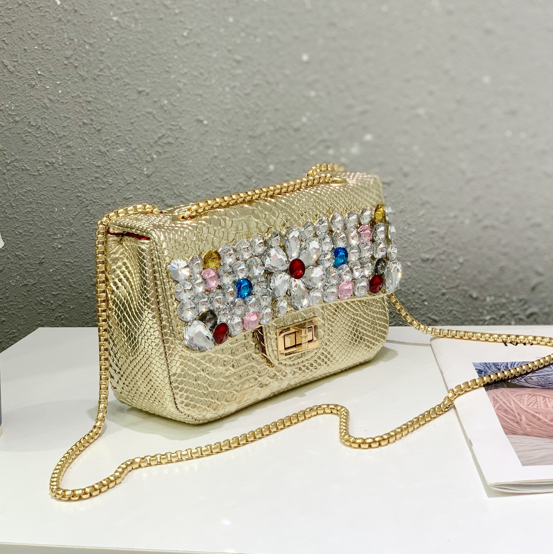 New Snake Pattern Diamond Bag Single Shoulder Crossbody Bag Crystal Gemstone Hot Mom Bag Flower Sequin Chain Bag Rhinestone Bag New Free Delivery Desi