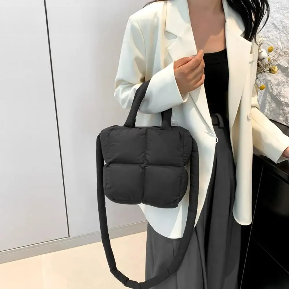 New Free Shipping Designer Bag Puffer Handbag Padded Shoulder Lightweight Backpack Pillow Shopping Bag Suitable For Womens Work And Travel