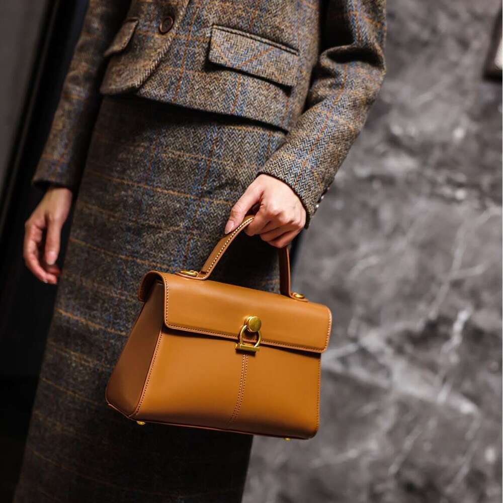 New Luxury Handbag 2025 Autumn Winter Trend High-Quality Commuter Crossbody Small Square Bag