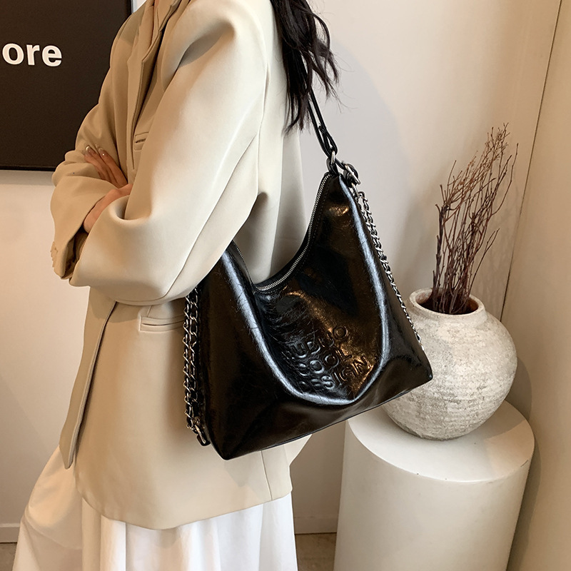 designer Large Capacity Fashion Handbag for Women 2025 New Commuter Tote Bag Oil Leather Simple Shoulder Underarm Bag