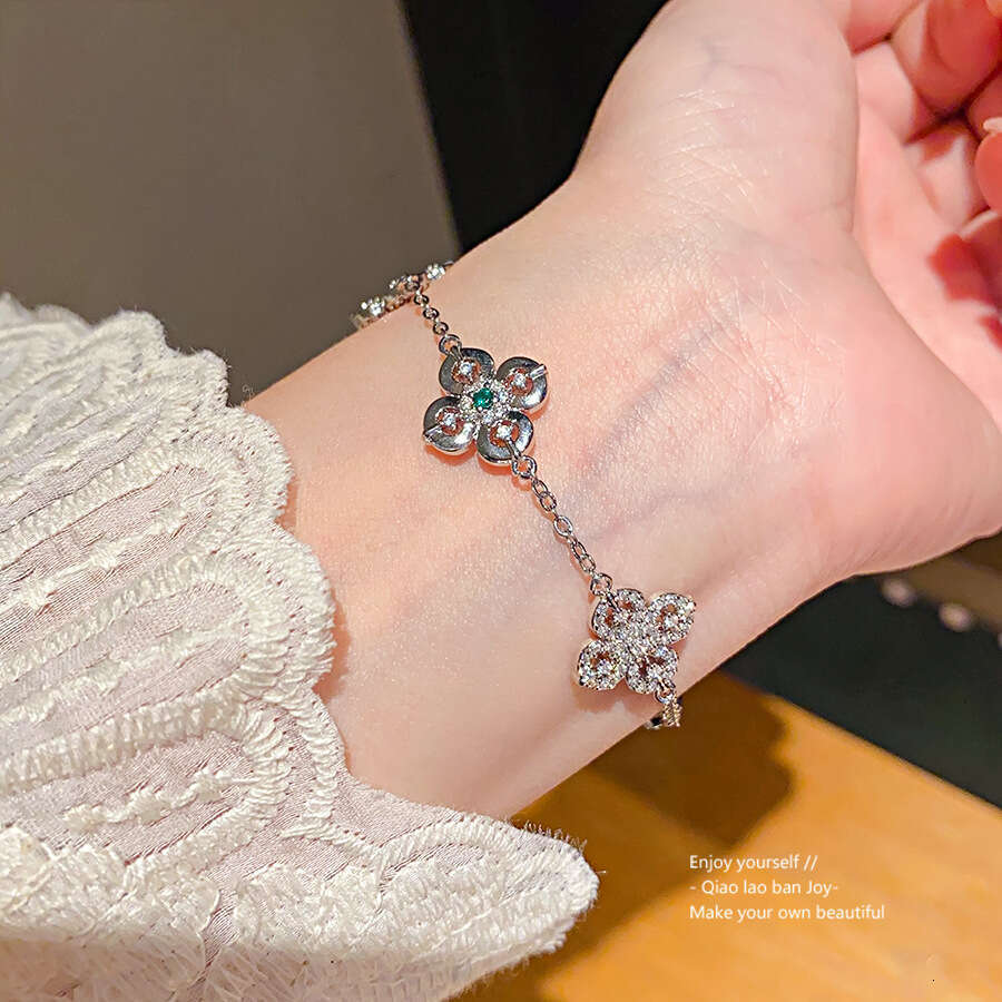 Luxury jewelry designer bracelet clover chain Zircon Four-Petal Flower Pull-Open 2025 New Super Shiny Exquisite Bracelet Niche High-End Design Jewelry