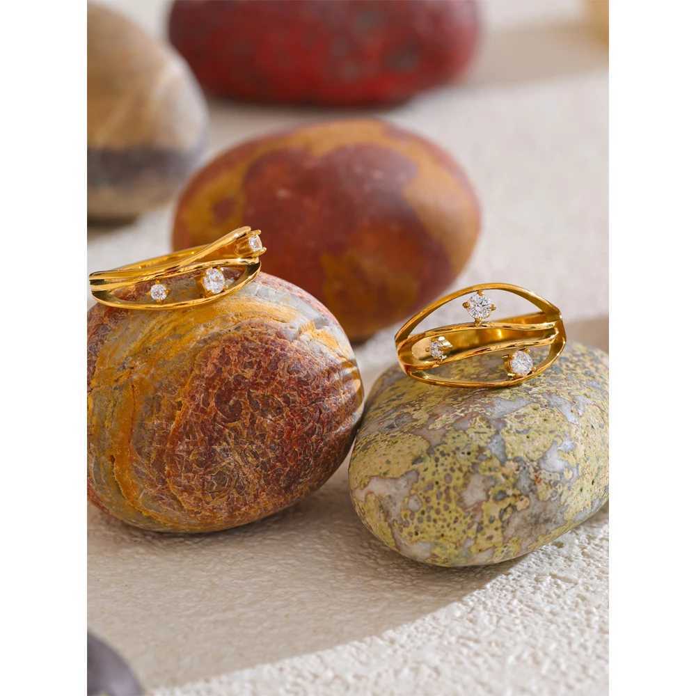 Yhpup 2 Style Stainless Steel Casting Metal Hollow Inlaid Cubic Zirconia Fashion Ring 18k Gold PVD Plated Trendy Finger Jewelry W250606