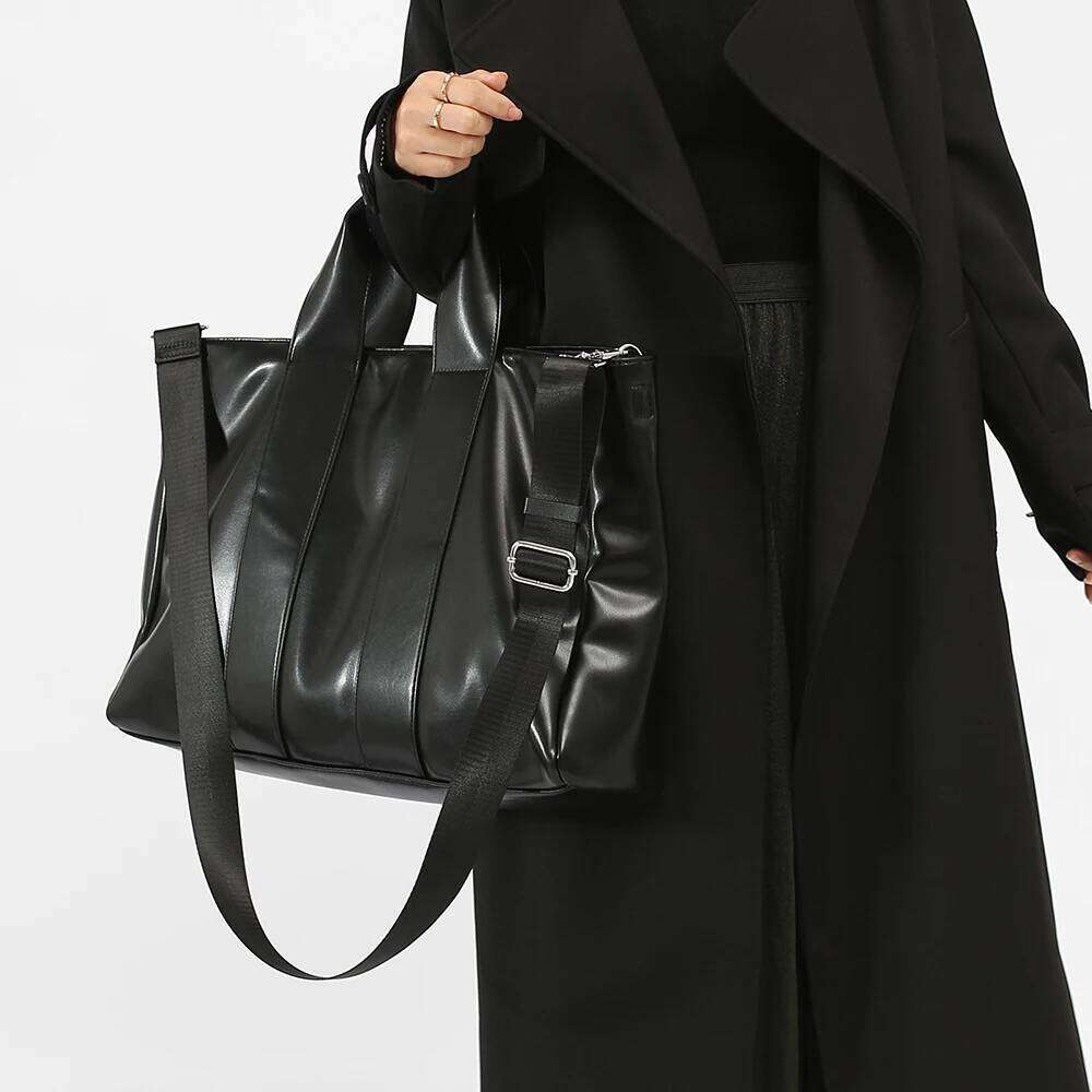 Hot Selling Women's Multi-Functional Commuting Handbag Designer Large Capacity Commuter New Niche Fashion Hand-Held Shoulder Bag Designer Bags