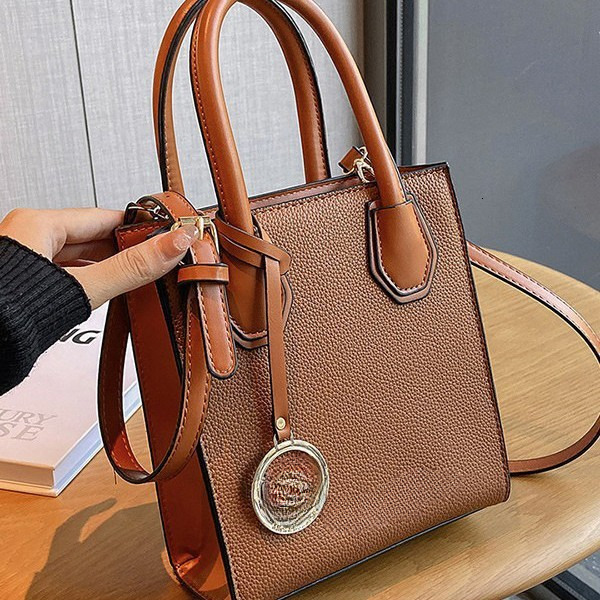 Top brand high-quality new free delivery designer bag casual fashion single shoulder handbag crossbody light luxury high-end embossed new free deliver