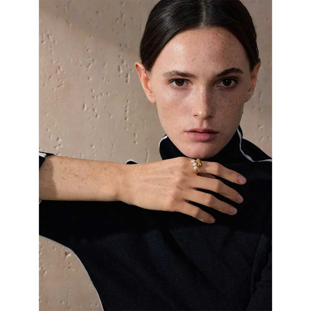 Yhpup Natural Freshwater Pearl High Quality Adjustable Embrace Ring for Women Stainless Steel Charm Fashion Jewelry Gift W250606