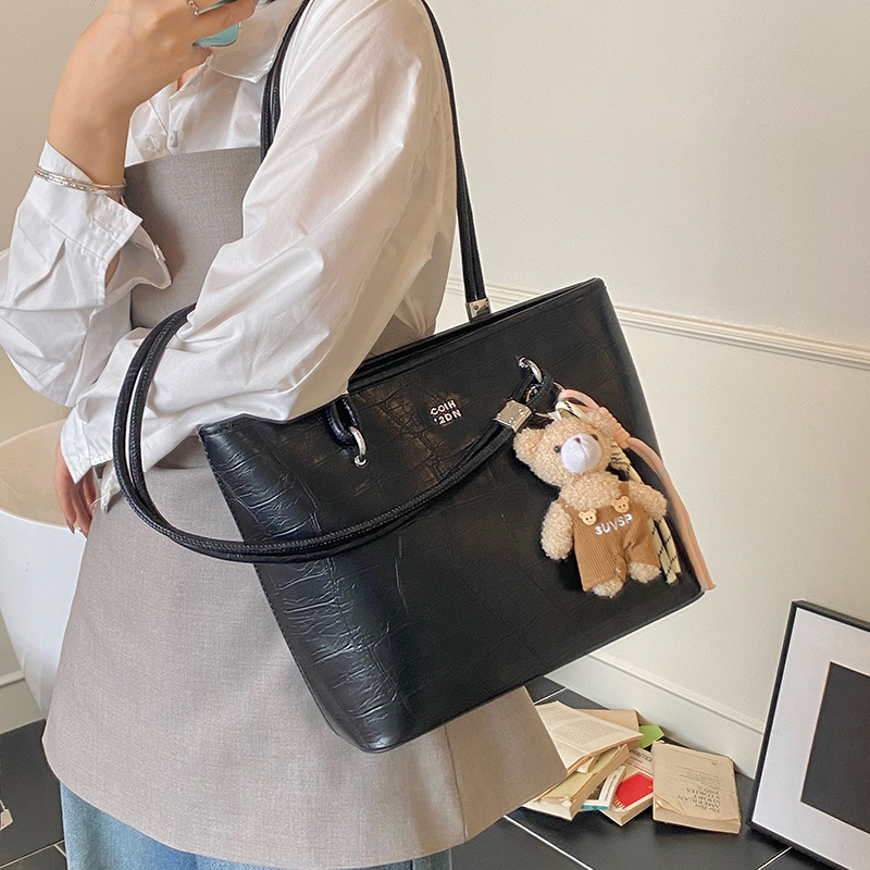 designer Casual Commuter Large Capacity Bag for Women 2025 New Summer Fashion Single Shoulder Underarm Bag Handheld Tote Bucket Bag