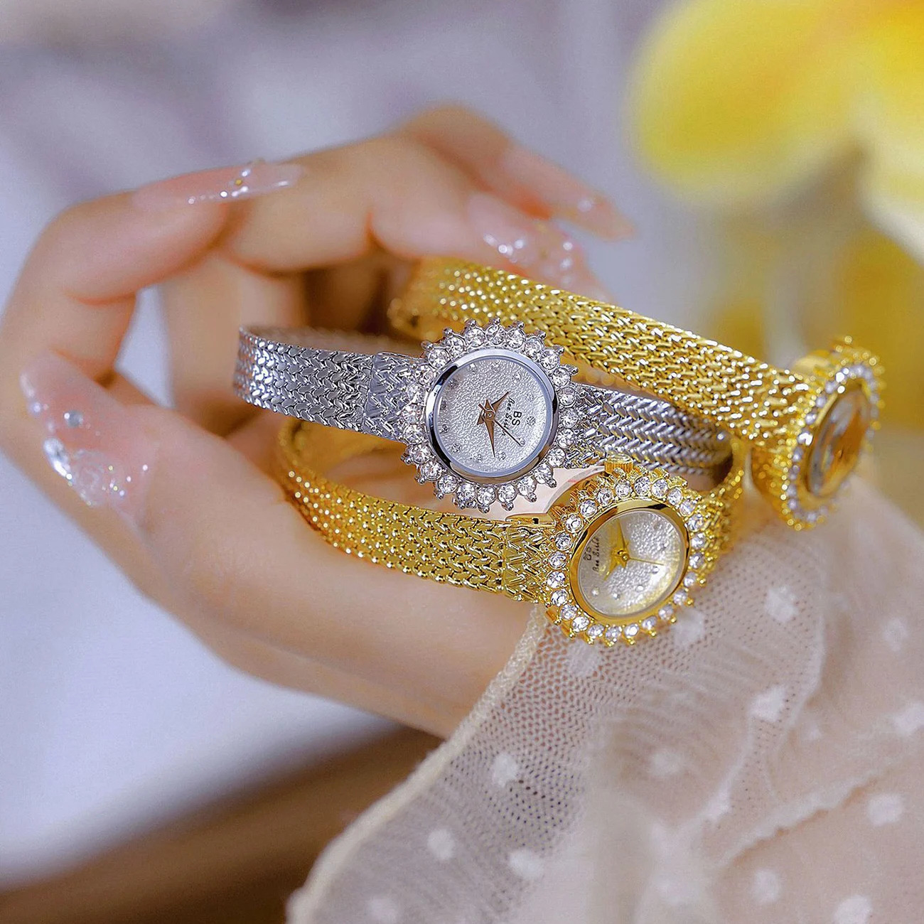 Vintage Golden Ladies Watch Alloy Wheat Strap Rhinestones Quartz Watches For Wrist Womens Watches Gifts 250606