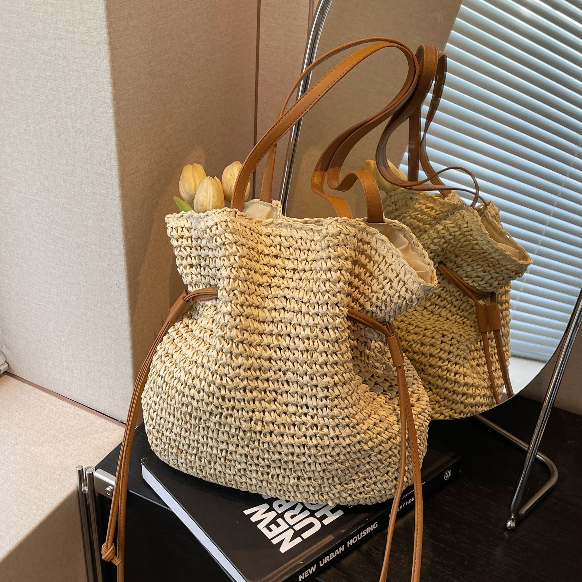 designer Casual Large Capacity Single Shoulder Straw Bag New Drawstring Handheld Straw Bag Woven Bag Vacation Beach Bag Versatile Women's Bag