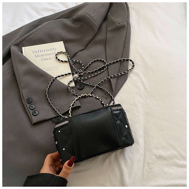 Fashion Quilted Chain Small for Women 2025 New High-end Shiny Diamond Box Stylish Shoulder Crossbody Bag Trendy