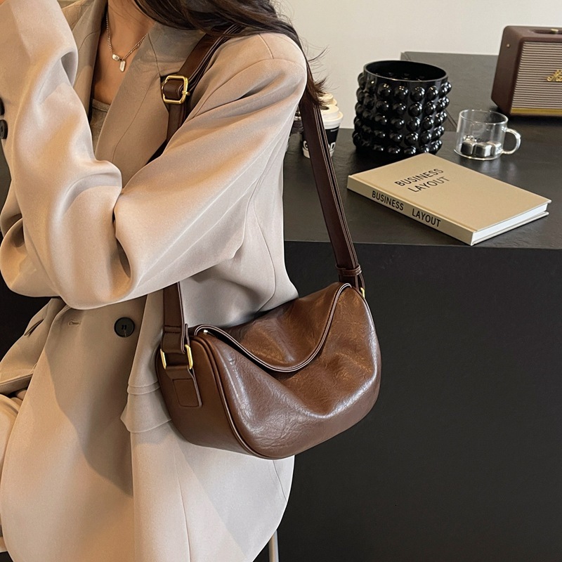 designer Niche Retro Underarm Bag for Women 2025 New Fashion Versatile Shoulder Crossbody Bag Soft Surface High-end Dumpling Bag