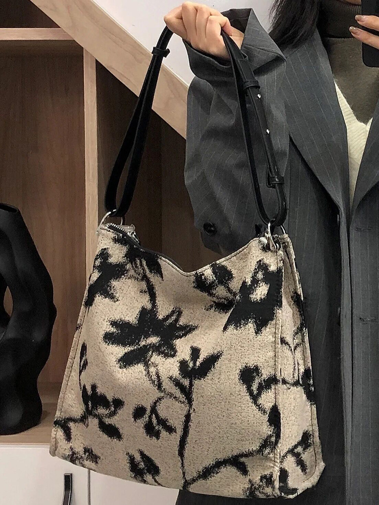 designer 2025 New Niche Jacquard Canvas Bag Large Capacity Bag for Women Crossbody Underarm Bag High-end Single Shoulder Tote Bag