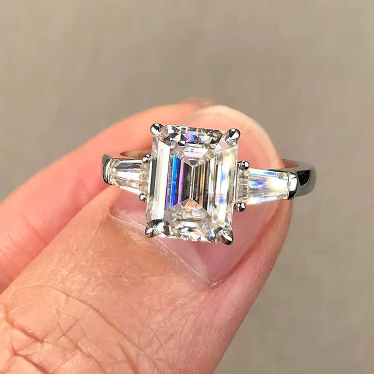 Top Sale 14K White Gold Rings GRA 8*10mm Emerald Cut Moissanite VVS1 Engagement Ring Jewelry