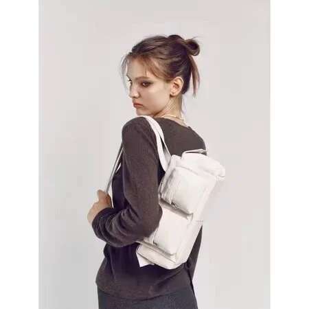 South Korean SAMO ONDOH Hong Eun-Chae's Motorcycle Samoondoh Song Yuqi's Same Shoulder Bag Under The Arm