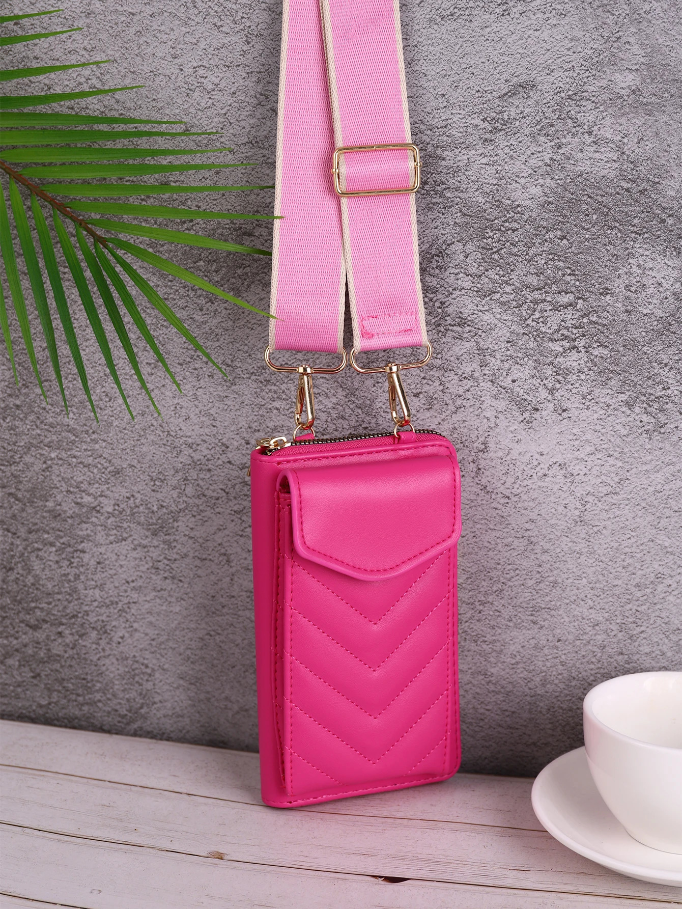 V-shaped mobile phone bag multi-functional fashion crossbody bag large capacity solid color versatile womens shoulder bag 250606