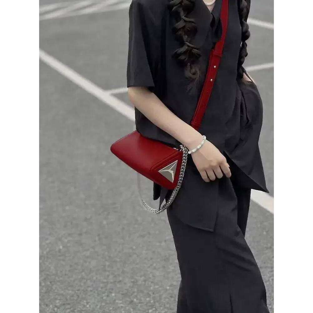 Women Chains PU Fashion New Triangle Casual Purses And Handbags Crossbody Shoulder Bag Euro-America Style