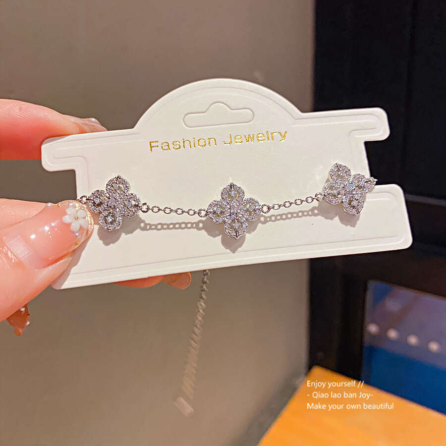 Luxury jewelry designer bracelet clover chain Zircon Four-Petal Flower Pull-Open 2025 New Super Shiny Exquisite Bracelet Niche High-End Design Jewelry