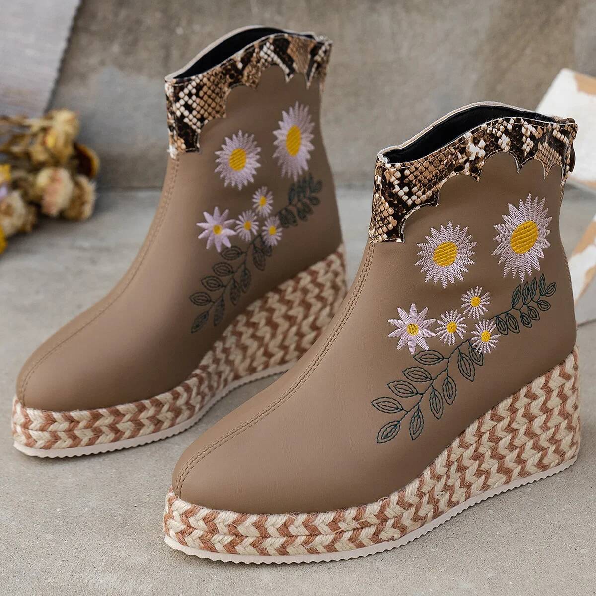 Ddmyoutdoor Brand Fashion Embroidery Mid Calf For Women Wedge Platform Retro Ethnic Style Female High Heels Knight Boots Outdoor Shoes