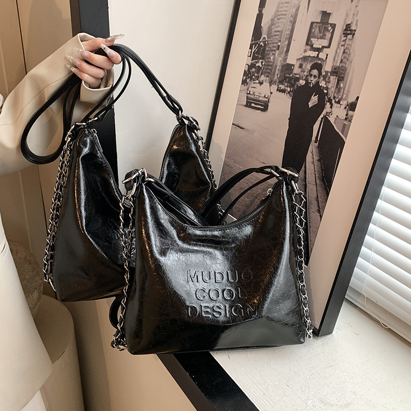 designer Large Capacity Fashion Handbag for Women 2025 New Commuter Tote Bag Oil Leather Simple Shoulder Underarm Bag