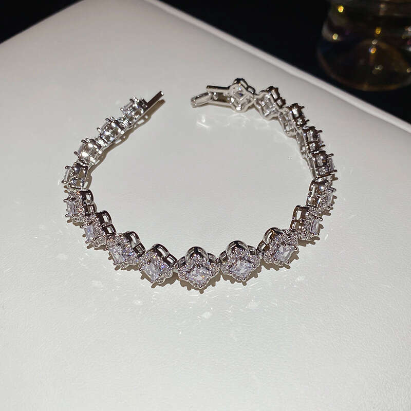 Luxury jewelry designer bracelet Zircon Three-Petal Grass Irregular Clasp Fashion Sweet Temperament Bracelet Light High-End Sense Jewelry for Women