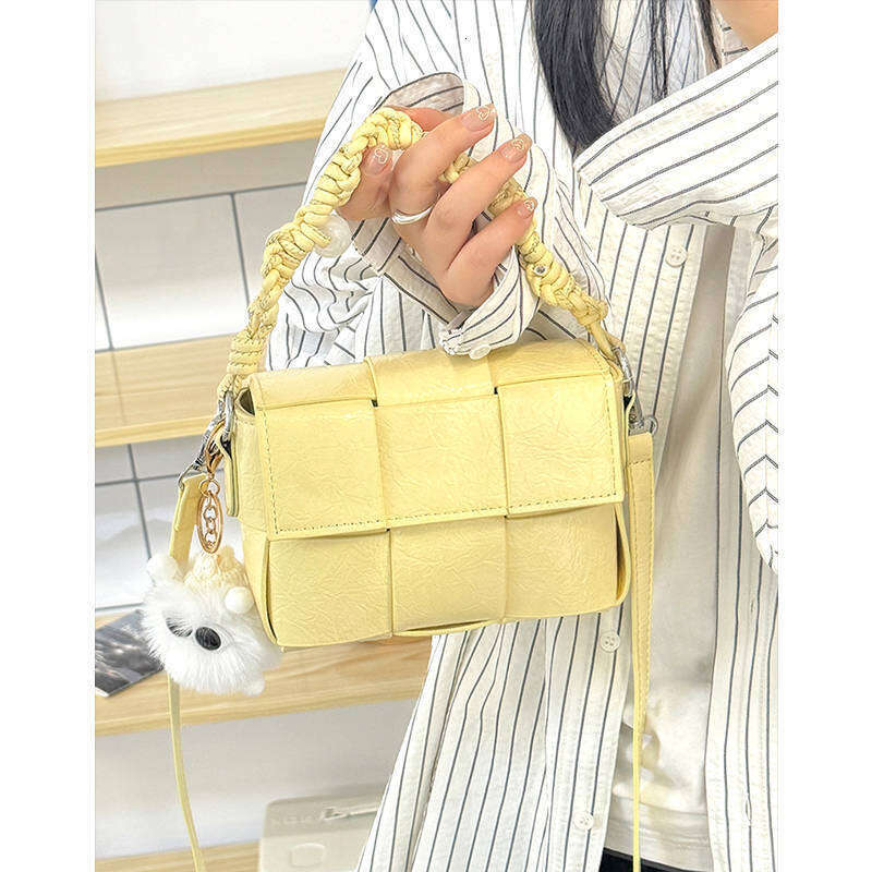 Fashionable and Stylish Woven Small for Women 2025 Summer New Handbag Korean Version Simple Versatile Shoulder Crossbody Bag