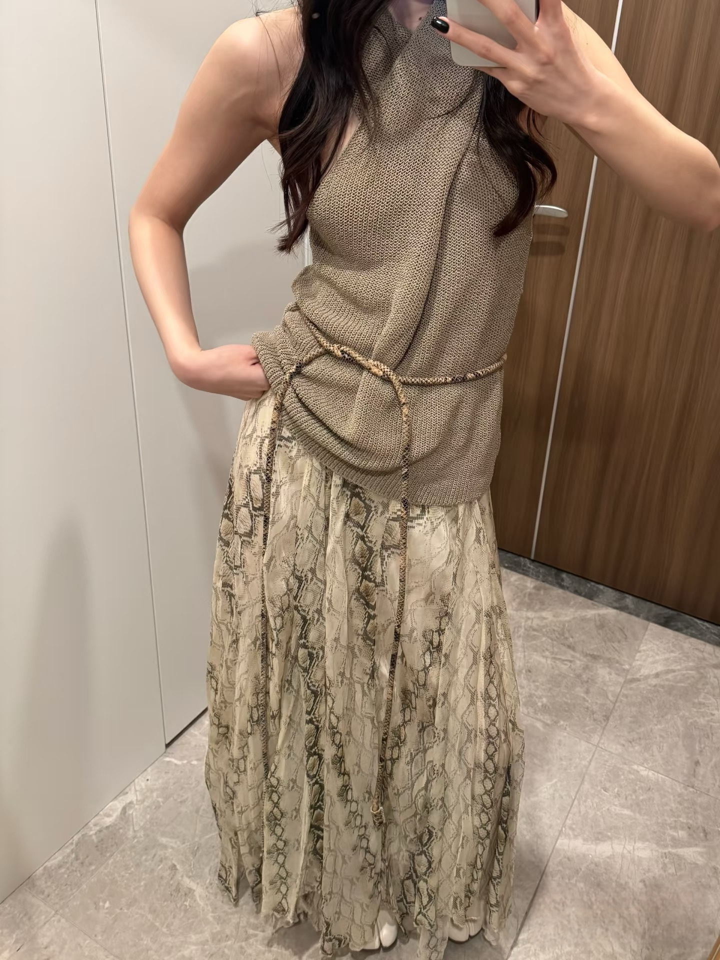 XR135 High-grade drape irregular flowing skirt light brown plaid long skirt