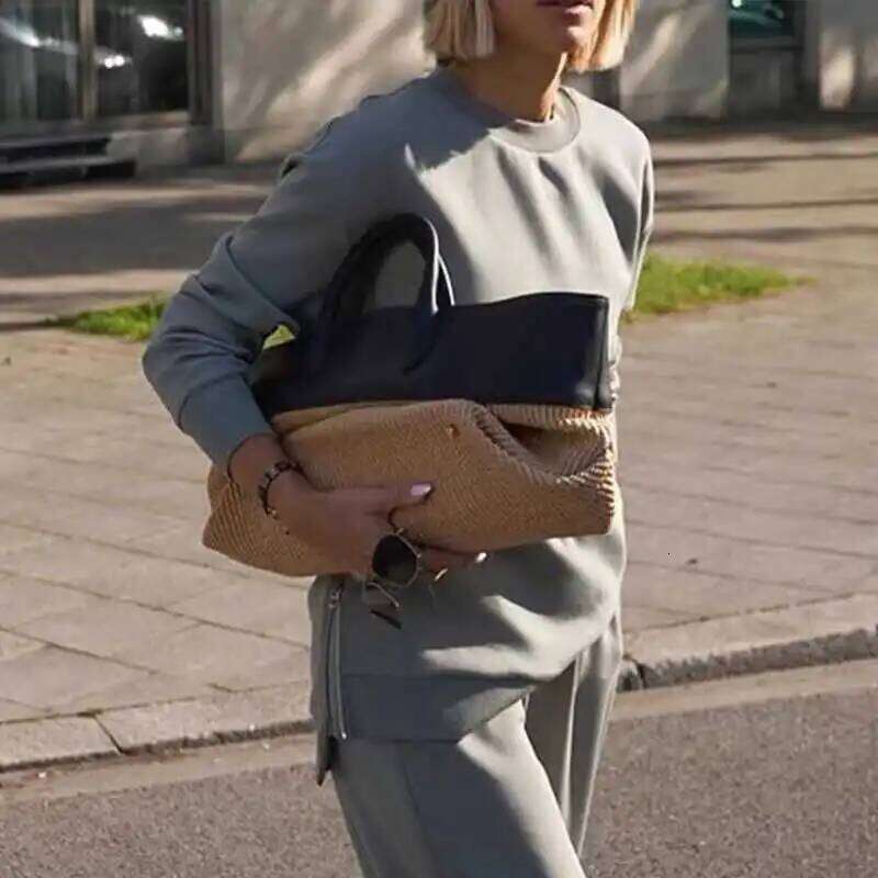 Chic Vintage-Inspired Tote Purse Featuring Multiple Compartments