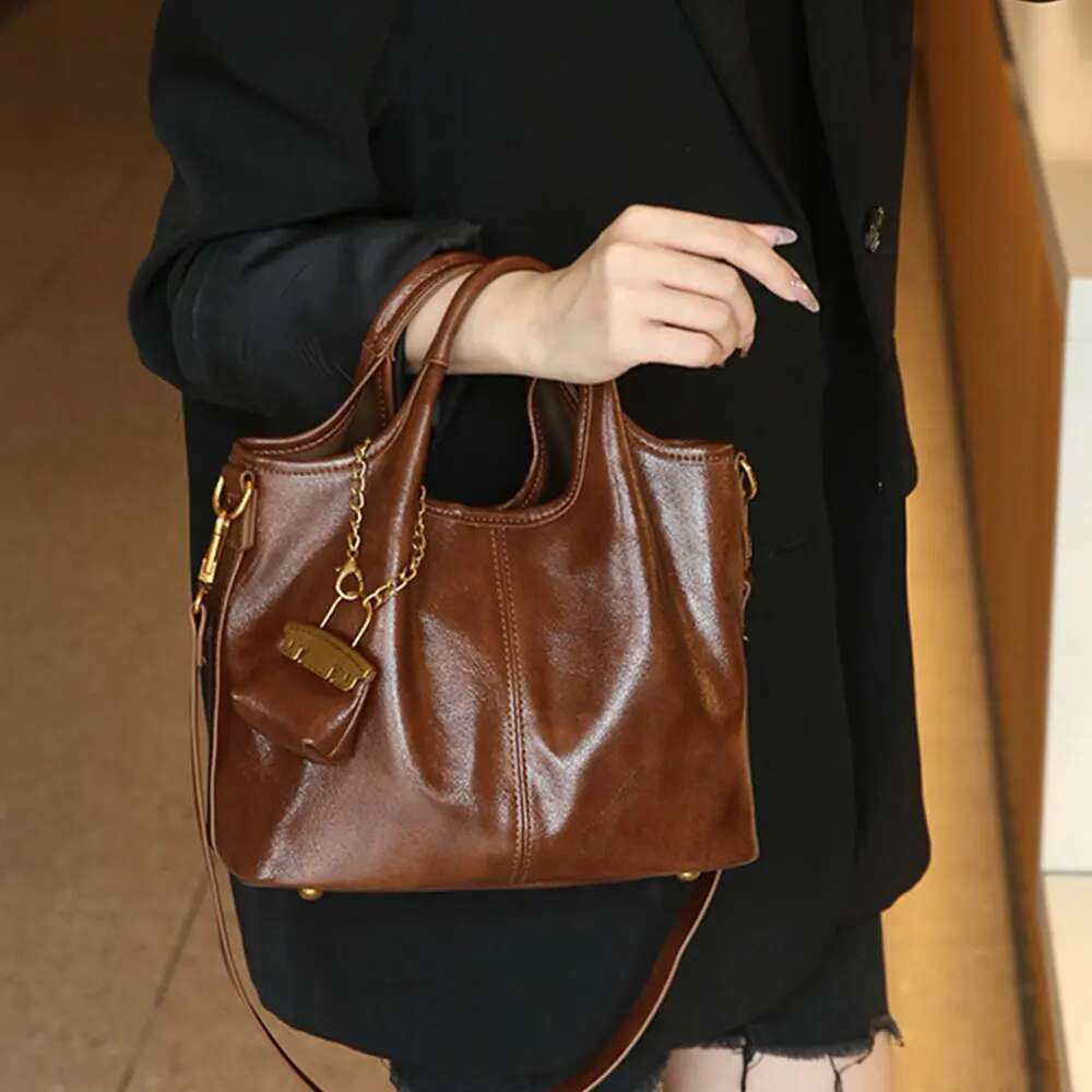 Retro Style Women's New Cowhide Handbags Fashionable Women Shoulder Bag High Quality Bucket Crossbody Bags 1299