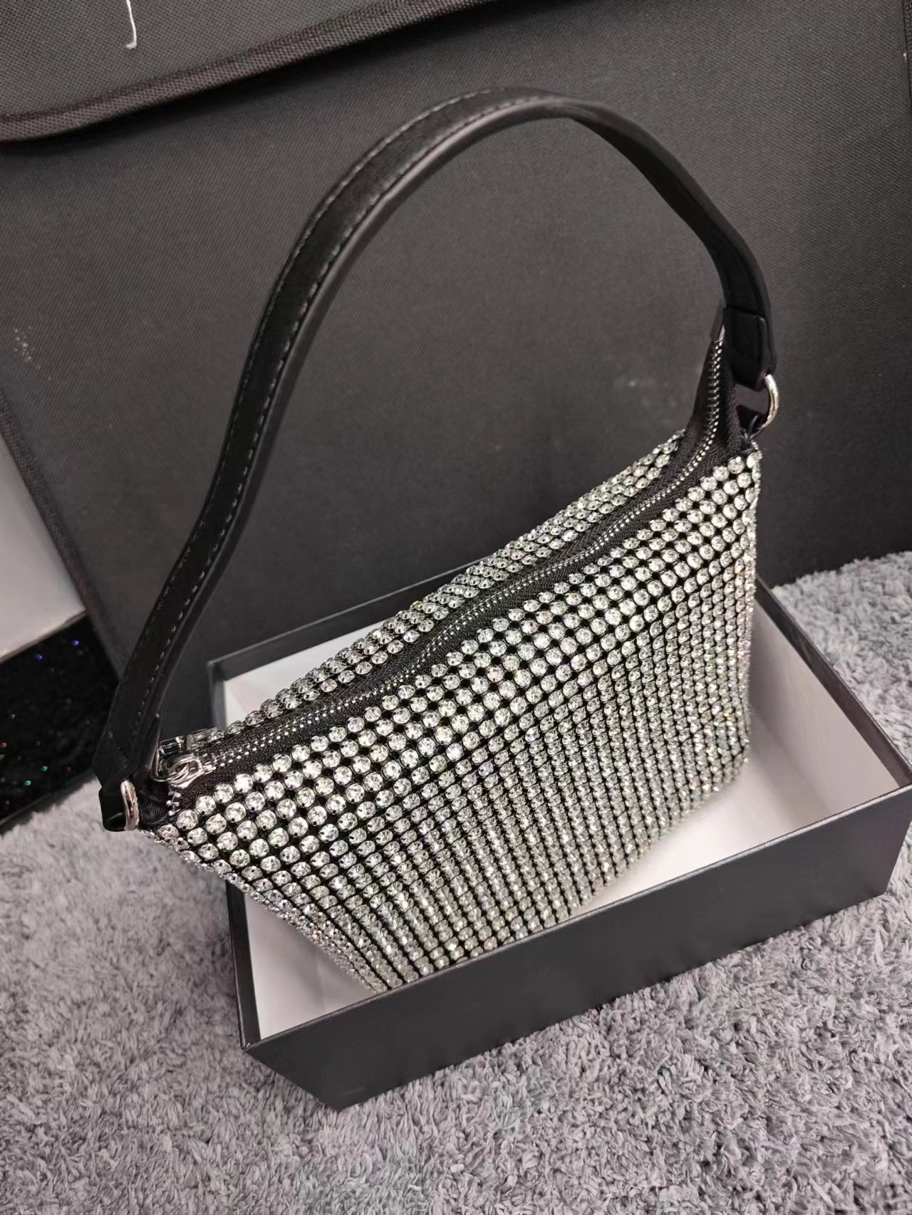 Style Design Sense Shiny Diamond Bag Super Water Diamond Bag Light Bag Women High-end Texture Handbag Evening Bag Free Delivery Designer Bag