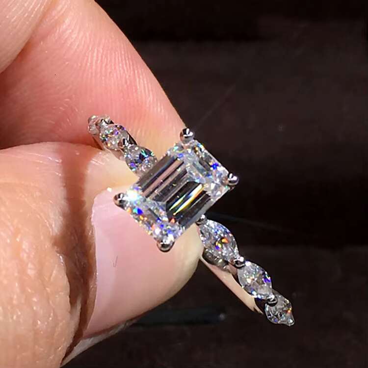 Top Sale 14K White Gold Rings GRA 8*10mm Emerald Cut Moissanite VVS1 Engagement Ring Jewelry