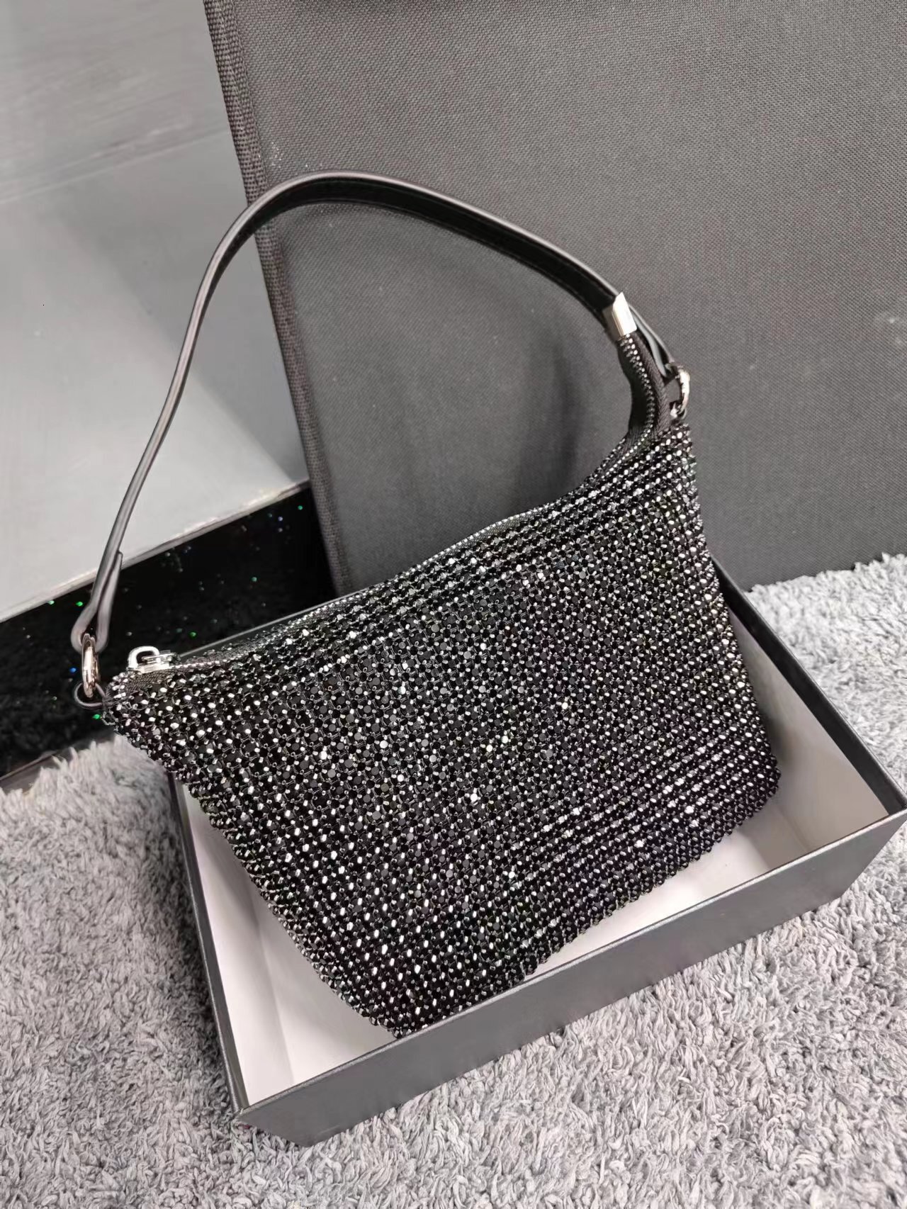 Style Design Sense Shiny Diamond Bag Super Water Diamond Bag Light Bag Women High-end Texture Handbag Evening Bag Free Delivery Designer Bag