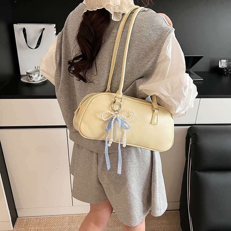 designer Large Capacity Shoulder Underarm Bag for Women 2025 New Simple Versatile Elegant Handbag Fashionable Stylish Pillo