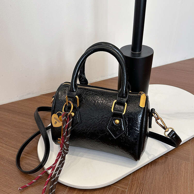 Oil Leather Crossbody for Women New Fashion Commuter Versatile Women's Niche Design Handbag Shoulder Bag