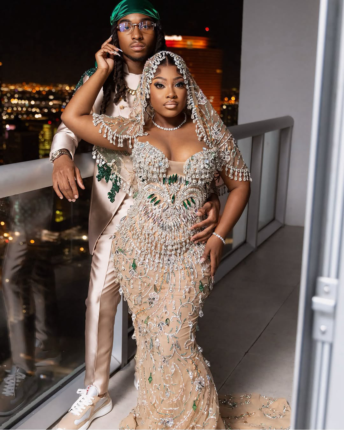 Elegant Crystal Beaded Wedding Dresses Strapless Bridal Gowns Illusion Rhinestone Tassel Sleeveless Customized Bride Sweep Train Vestidos De Novia