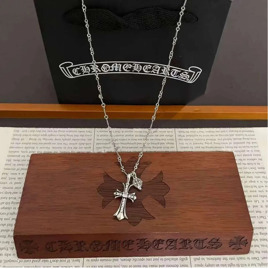 Designer Pendant Chrome Necklaces New Vintage Pendant Chrome Chain Necklace Couples Black Chain White Diamonds Jewelry Unisex Christmas 172 31c
