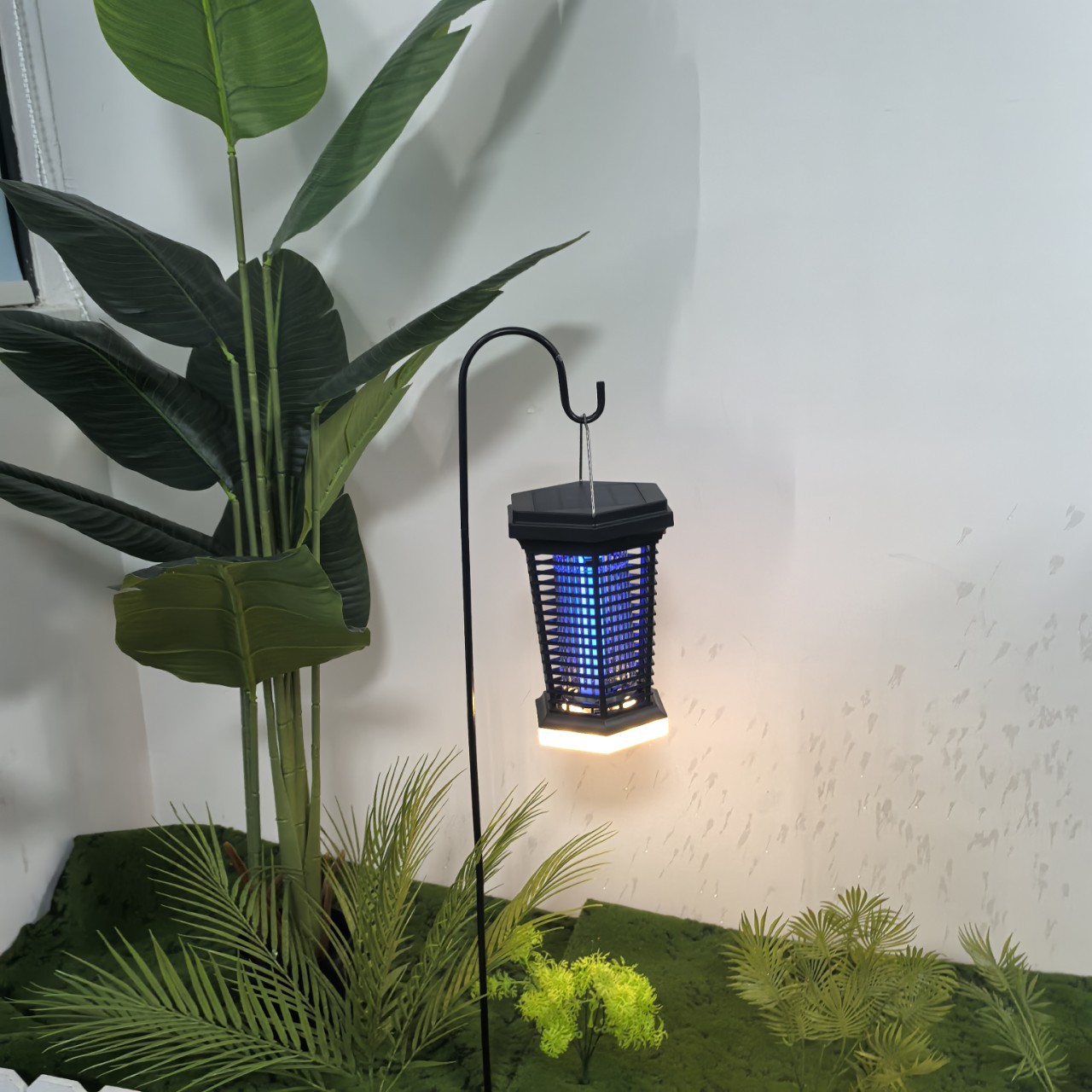 Lingtuo's new solar mosquito killer light + camping light + lawn light 3-in-1 USB charging mosquito killer mosquito trap light
