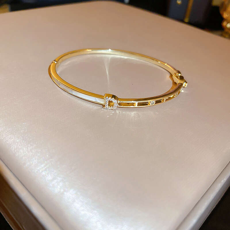 2025 New Zircon Light High-end Sense Temperament Bracelet Niche Design Jewelry with gift box