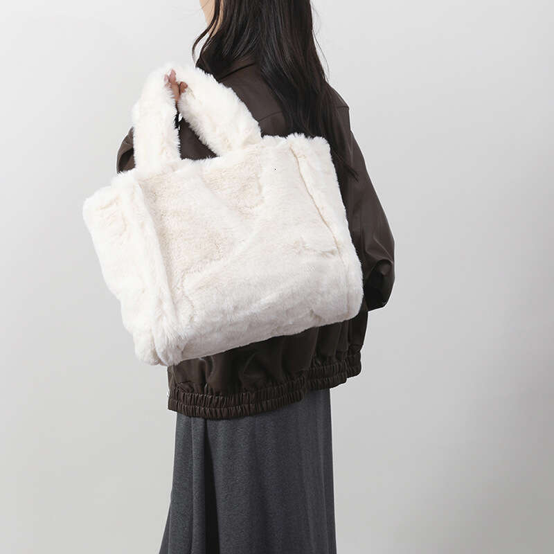 Large Capacity Winter New Plush Fashion Trend Simple Furry Handbag Casual Versatile Textured Tote Bag