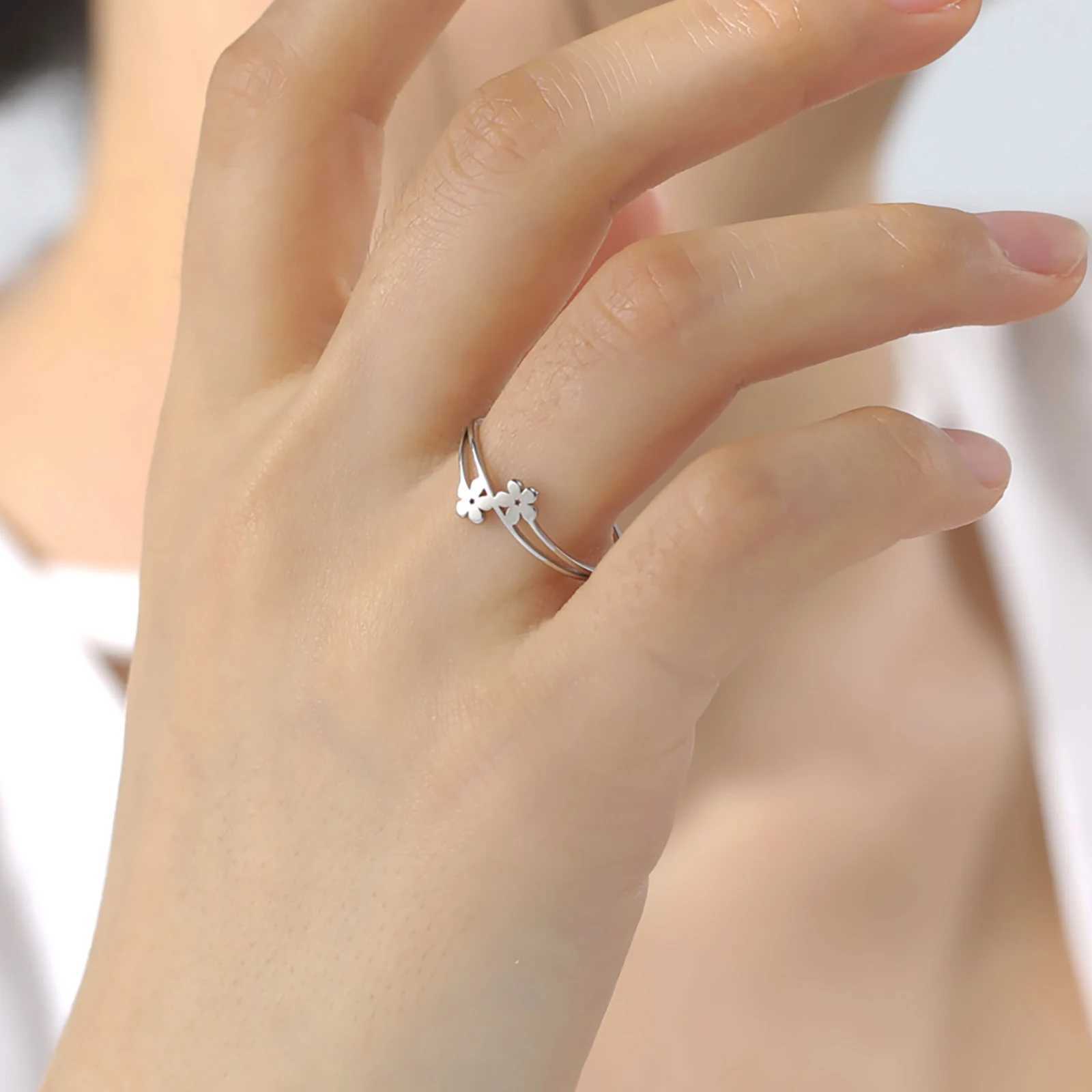 Skyrim Stainless Steel Small Elegant Flower Ring Women Bohemian Finger Rings 2025 Fashion Wedding Band Jewelry Birthday Gift W250606