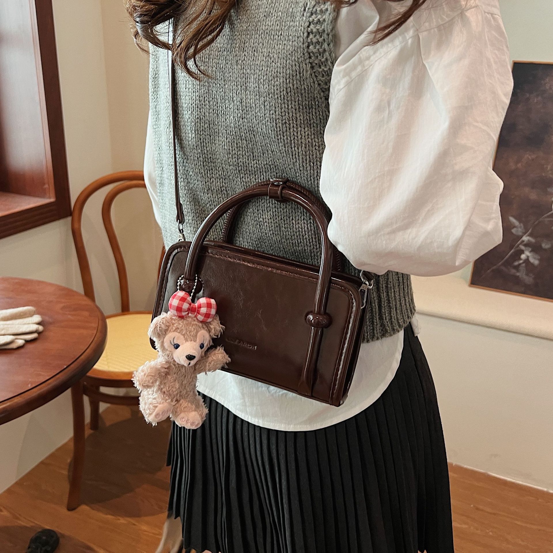 designer Korean Niche Design Handbag for Women 2025 Spring New Fashion Retro Small Square Bag Versatile Crossbody Bag