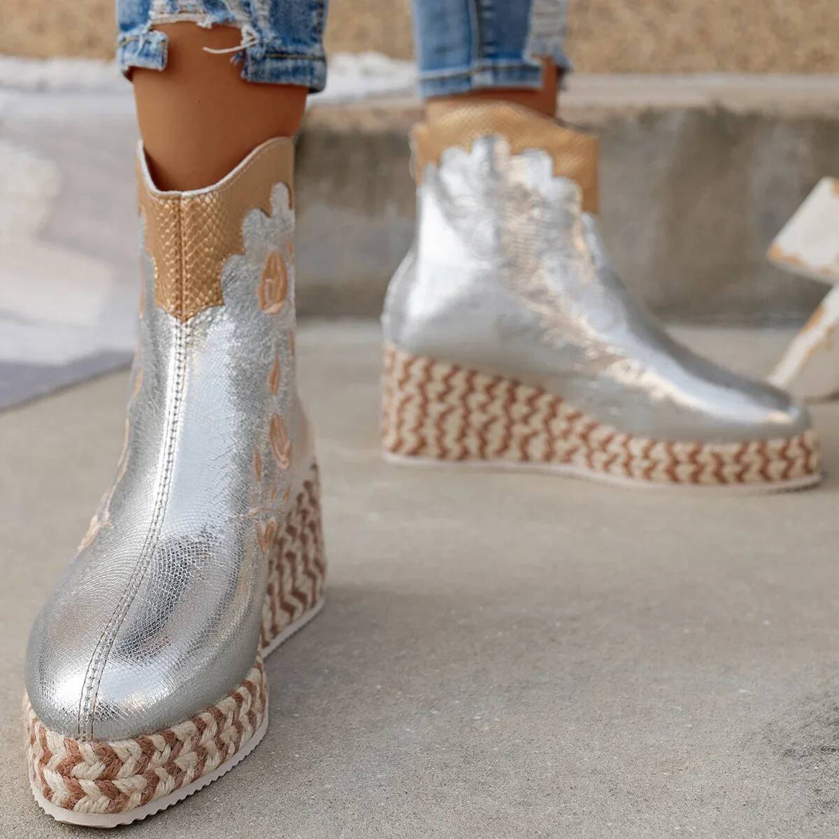 Ddmyoutdoor Brand Fashion Embroidery Mid Calf For Women Wedge Platform Retro Ethnic Style Female High Heels Knight Boots Outdoor Shoes