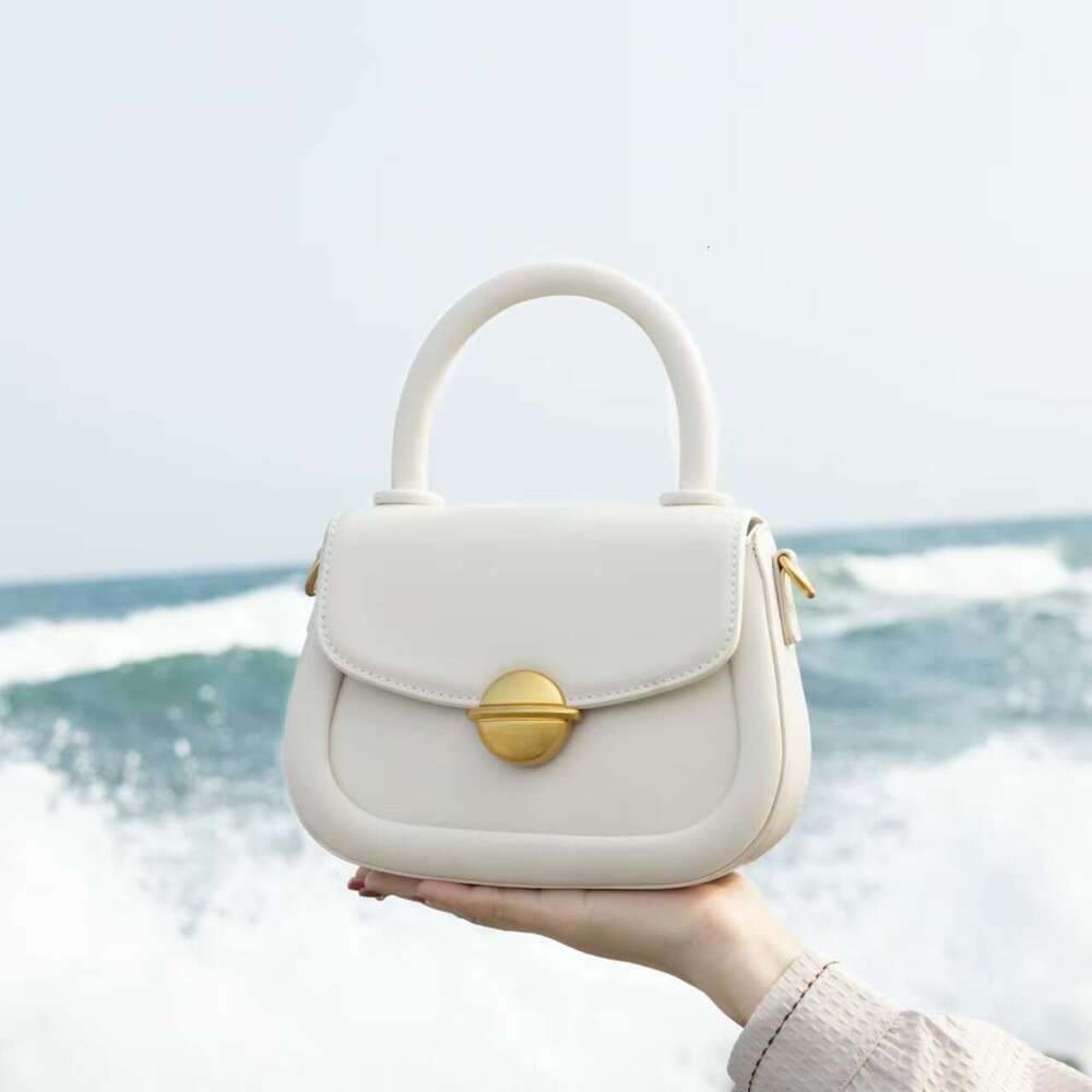 Niche High-End Handheld Saddle Cute New Red for Women Bride Wedding Crossbody Bag