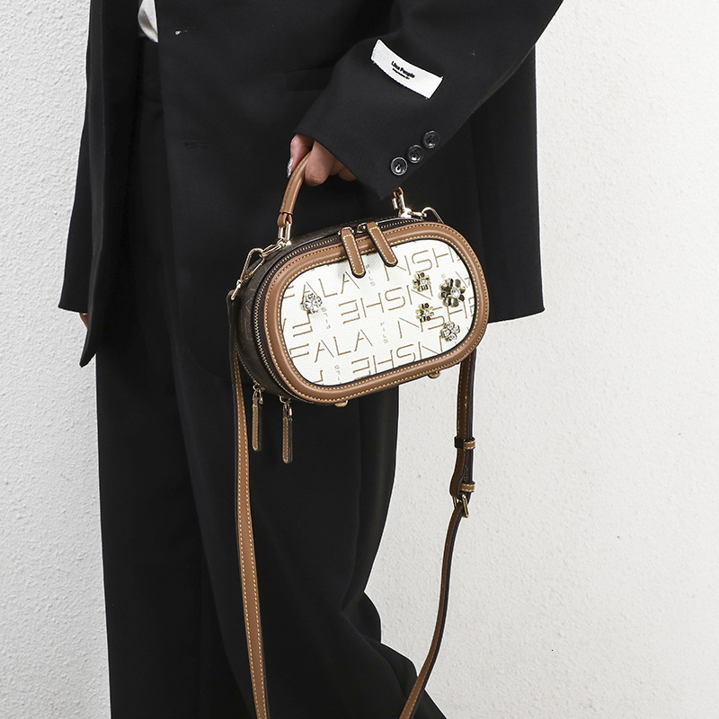 Free Shipping 2025 Luxury Spring/summer New Designer Bags Fashion Printed Handbag Niche High-end Single Shoulder Crossbody Commuter Versatile Small Sq